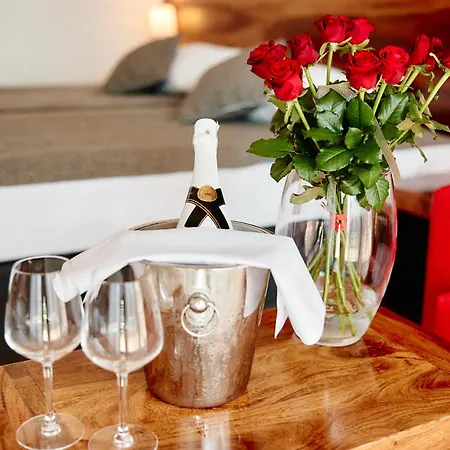 M Club | Lubie מלון דראבסקו פומורסקי