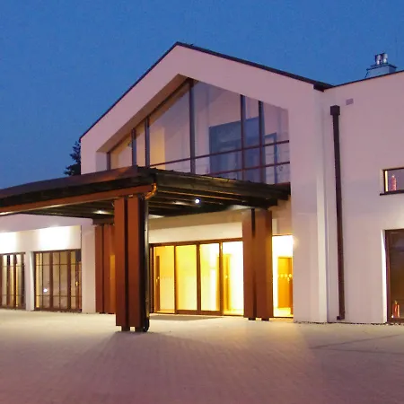 M Club 4*